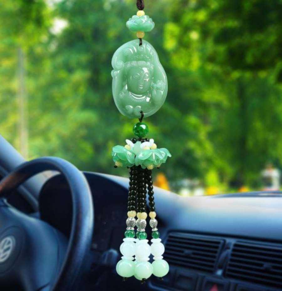Vật phẩm phong thủy xe ô tô thu hút tài lộc, bình an