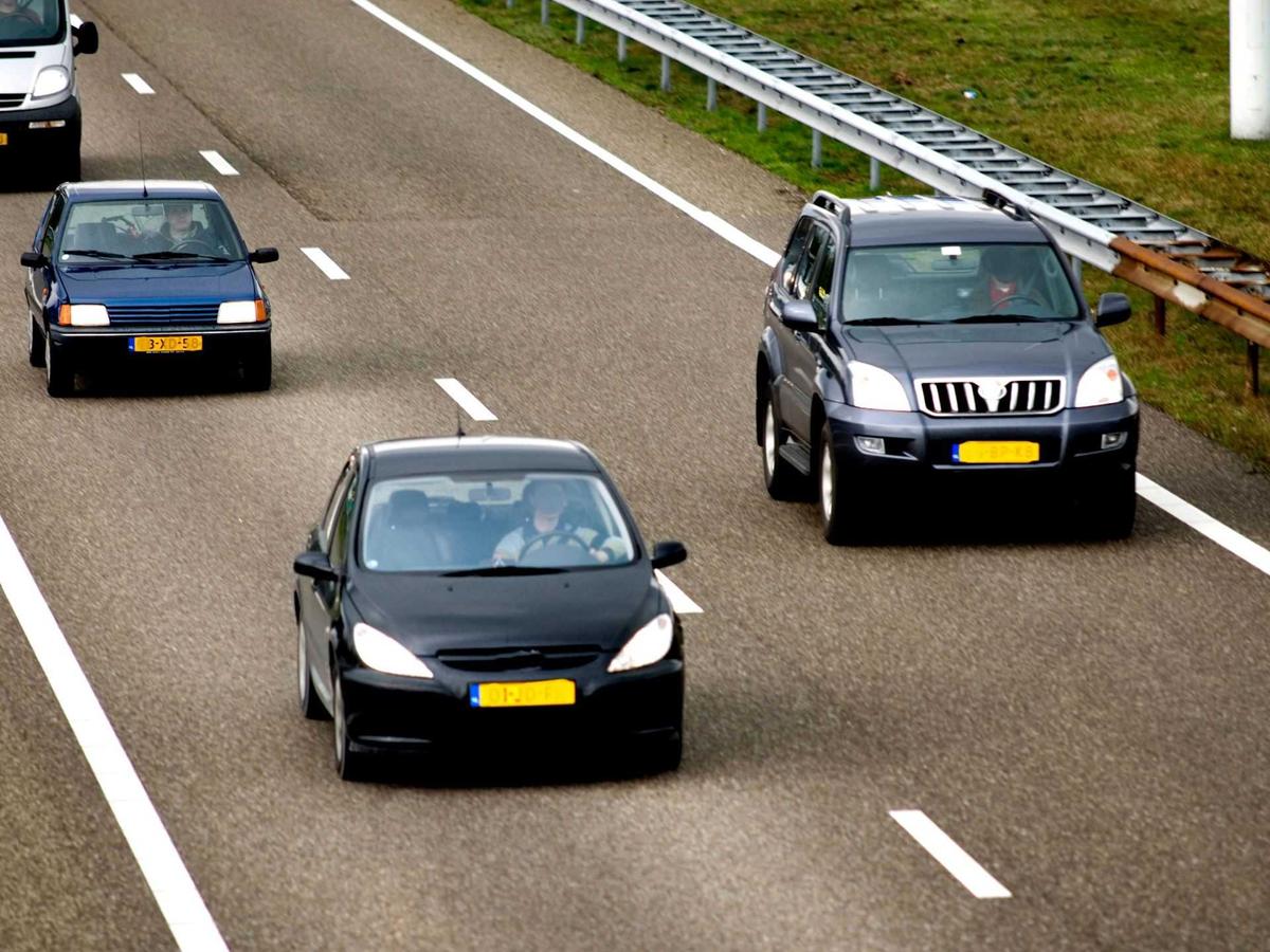 Mua xe vào năm tuổi có nên không?