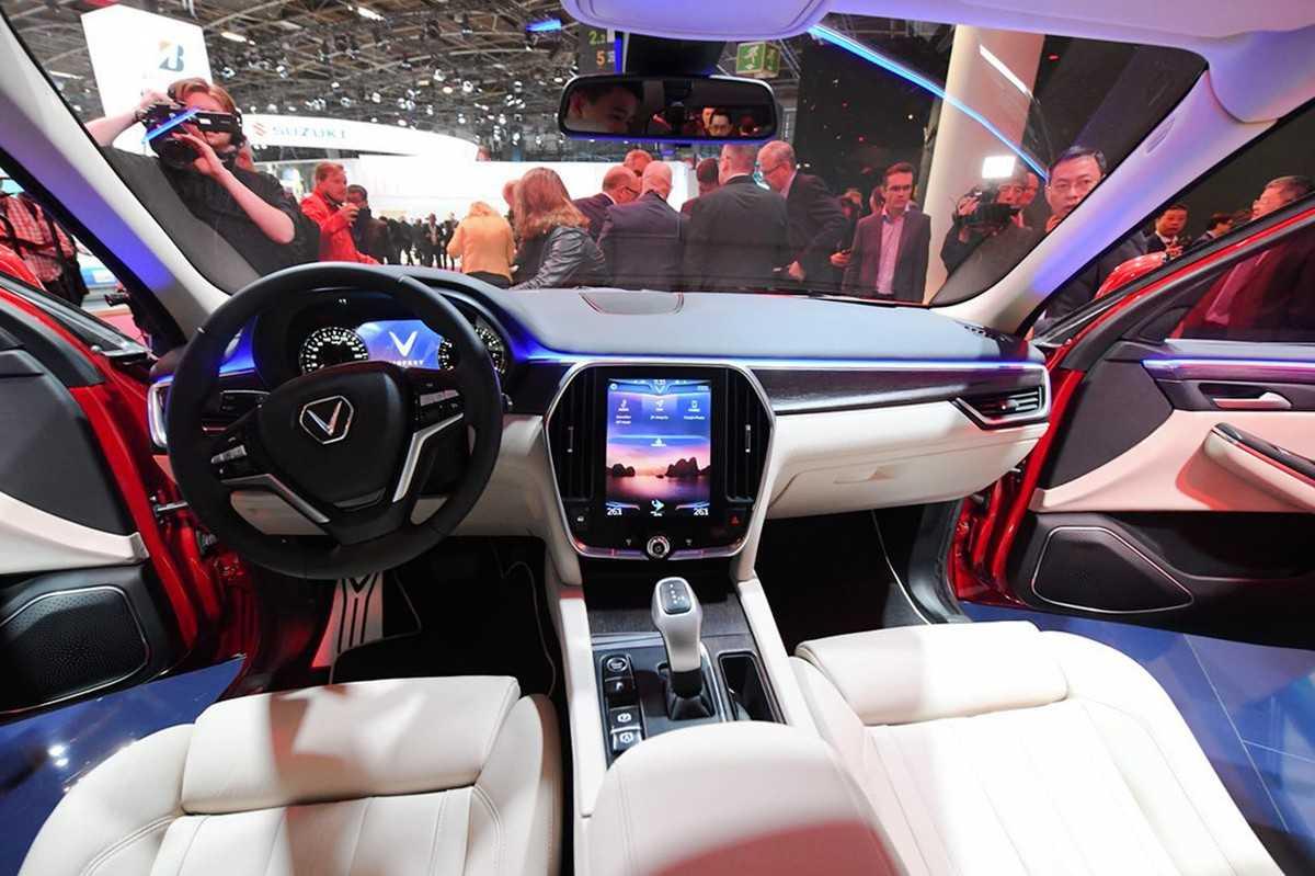 VinFast Lux SA2.0: Giá bán, Hình ảnh và đánh giá thông số 2023