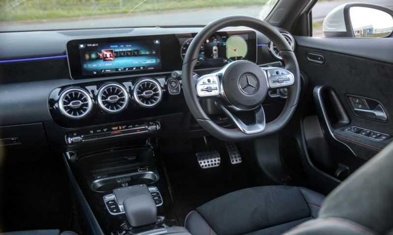 Mercedes Benz A200: Giá & Thông số 2023