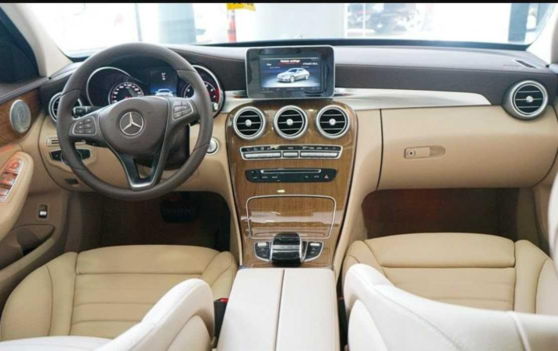Mercedes C250: Giá & Thông số 2023