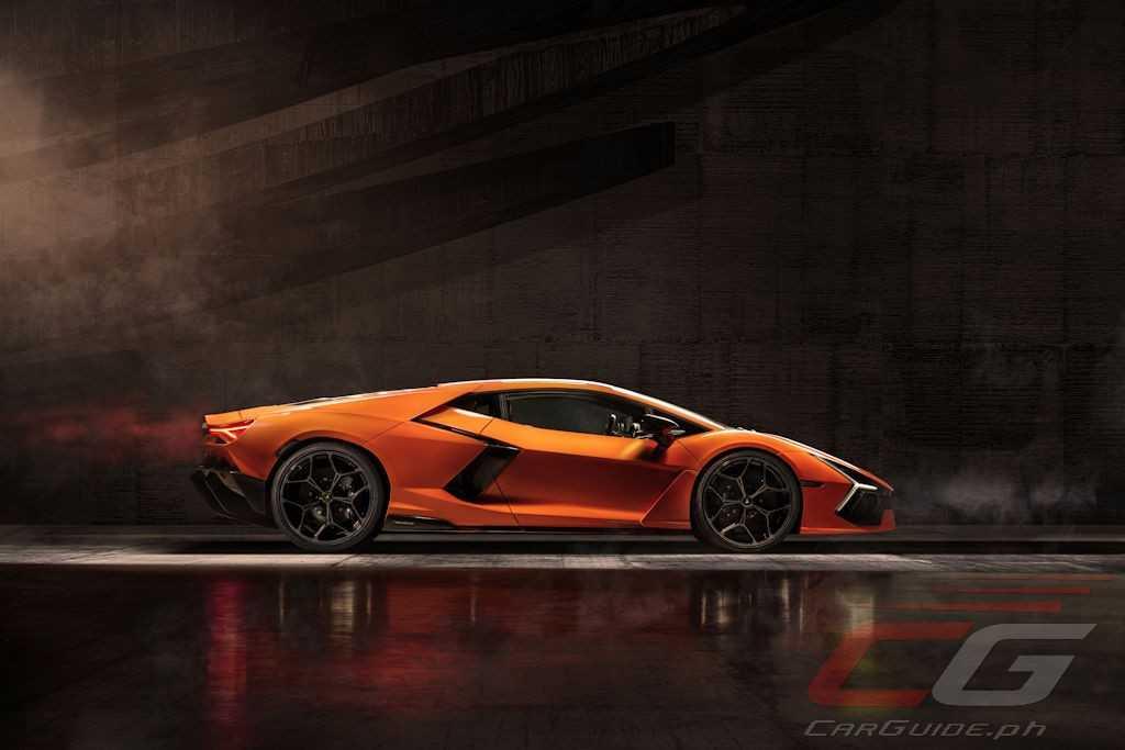 Lamborghini Revuelto 2024