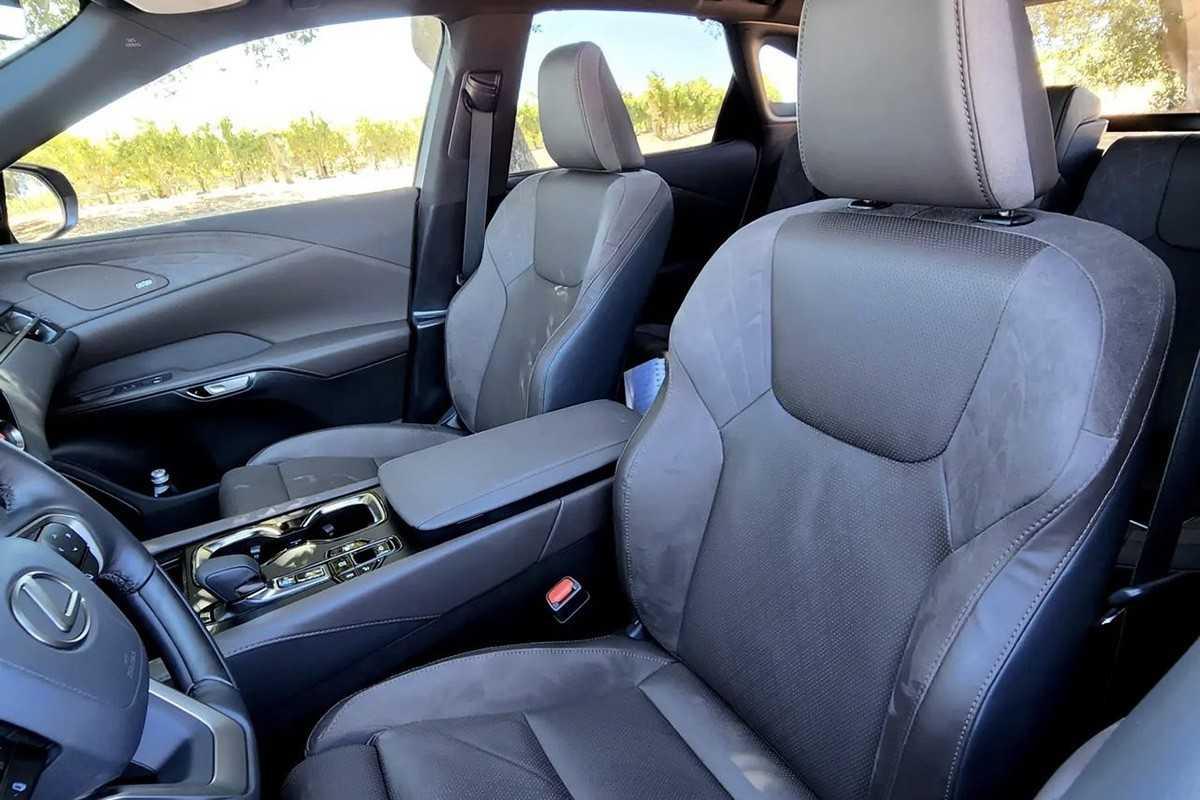 Bật mí sự khác nhau giữa Lexus RX 350 Premium và Lexus RX 350 Luxury 2023