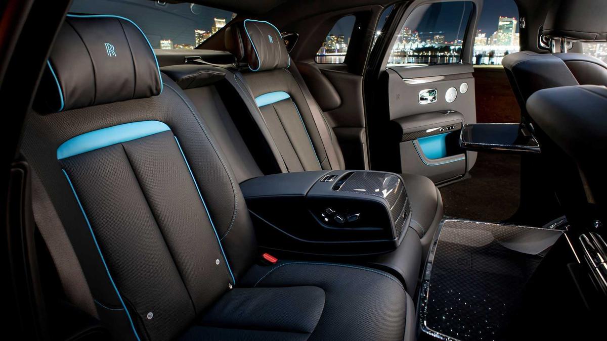 Rolls Royce Ghost Black Badge: Giá & Thông số 2023