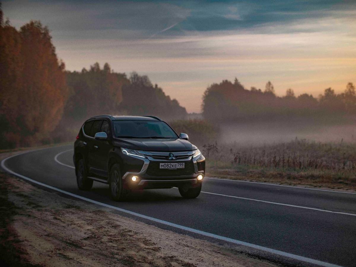 Năm 2023 nên mua xe ô tô điện hay xe ô tô xăng?