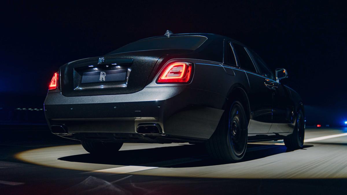 Rolls Royce Ghost Black Badge: Giá & Thông số 2023