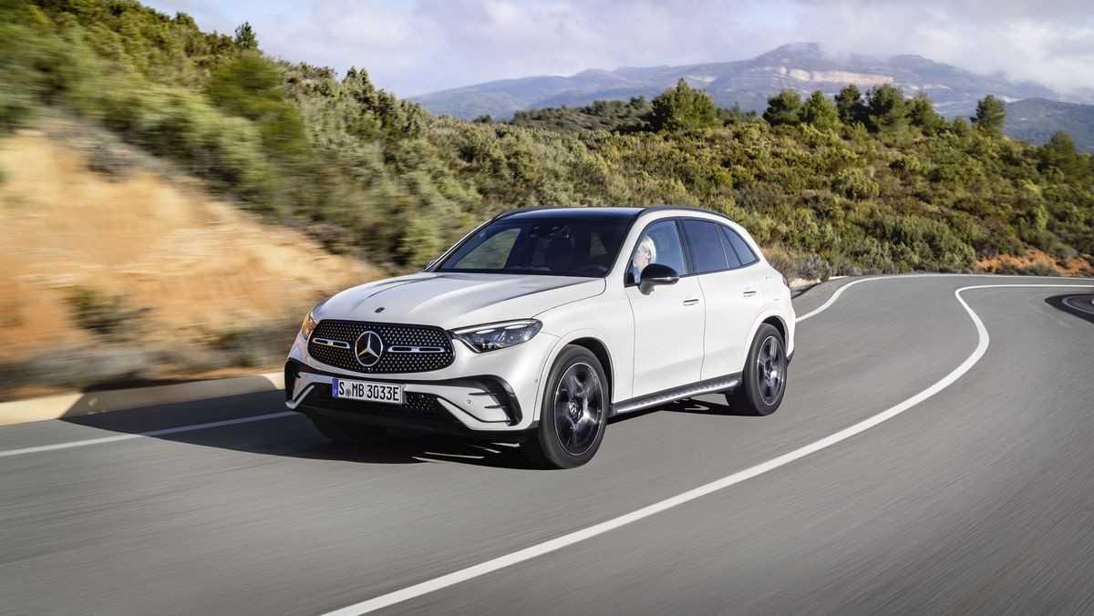 Mercedes GLC 300: Giá & Thông số kỹ thuật 2023