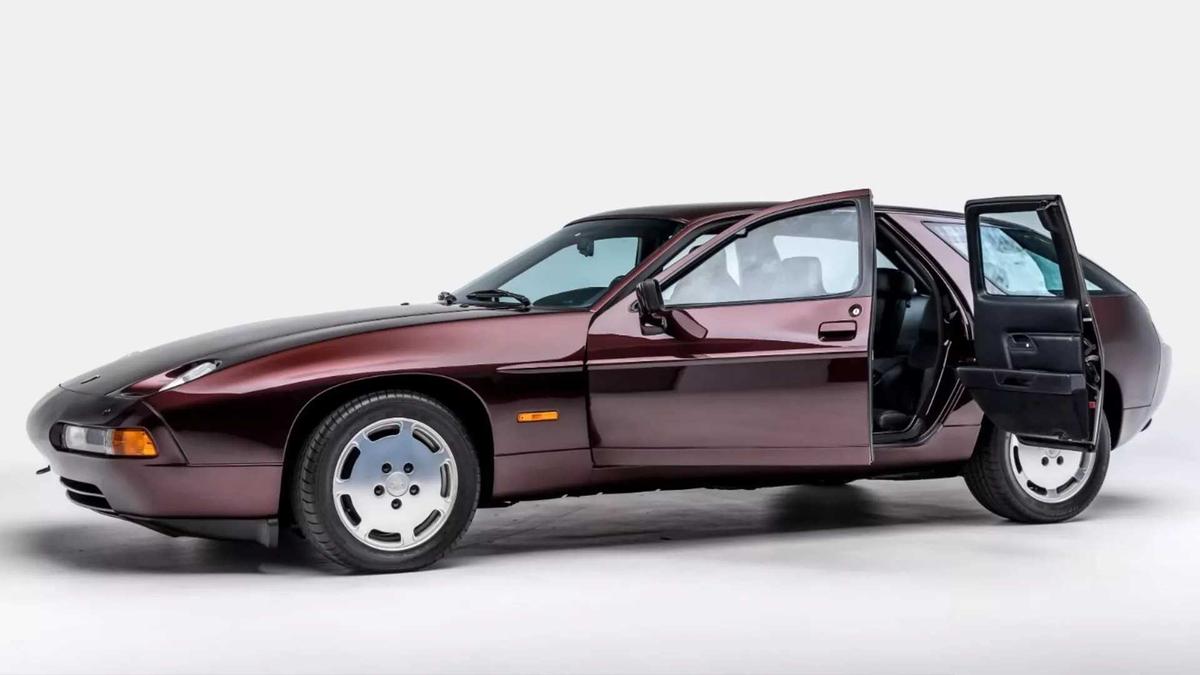 Porsche nỗ lực hơn 5 thập kỉ để tạo ra chiếc sedan 4 cửa hoàn hảo