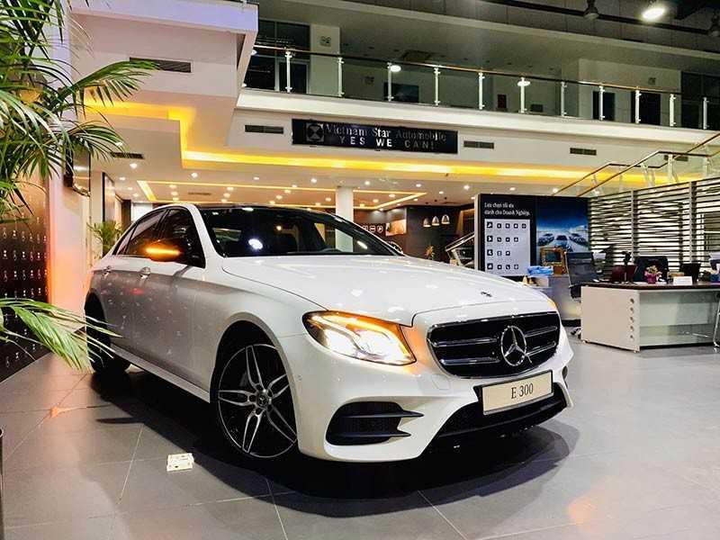 Mercedes E300: Giá & Thông số 2023