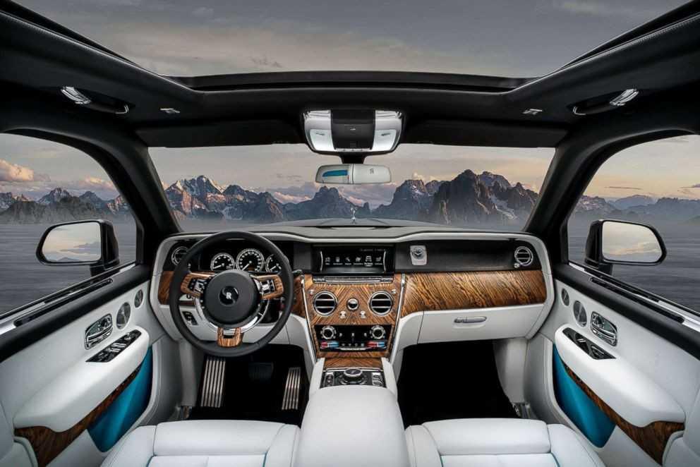 SUV Rolls Royce- Cullinan: Giá bán & Thông số 2023