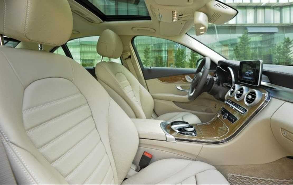 Mercedes C250: Giá & Thông số 2023