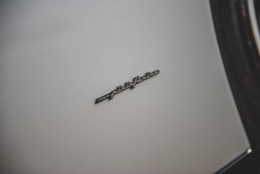 Siêu xe Ferrari Enzo đời 2003 mới tinh được rao bán