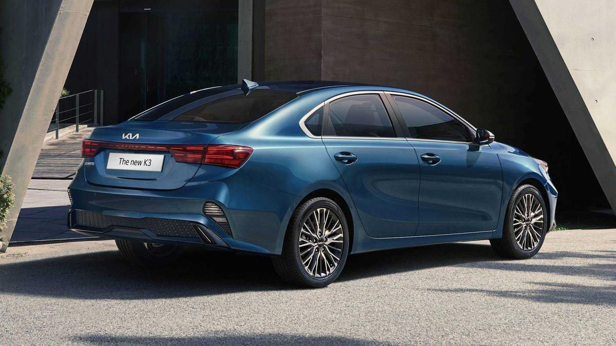 Kia K3 cũ có giá bán rẻ bất ngờ chỉ sau 2 năm lăn bánh