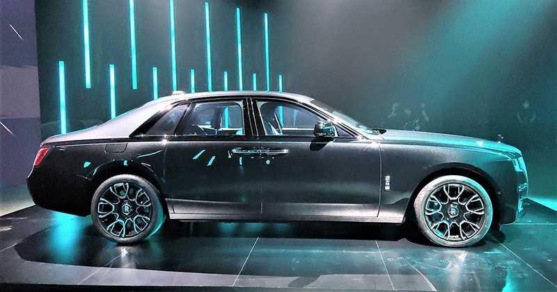 Rolls Royce Ghost Black Badge: Giá & Thông số 2023