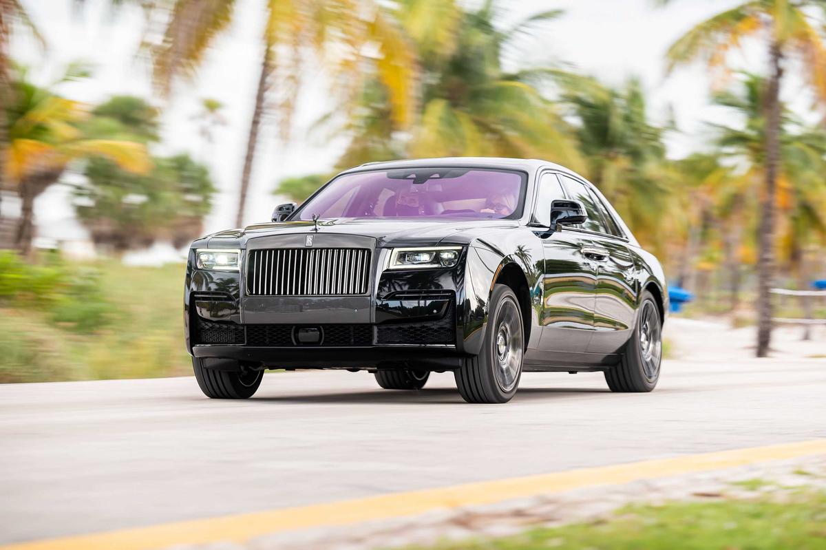 Rolls Royce Ghost Black Badge: Giá & Thông số 2023