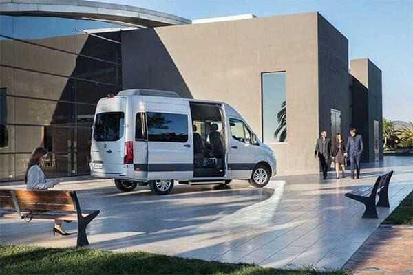 Mercedes Benz Sprinter bị triệu hồi tại Mỹ do hai lỗi cực lớn