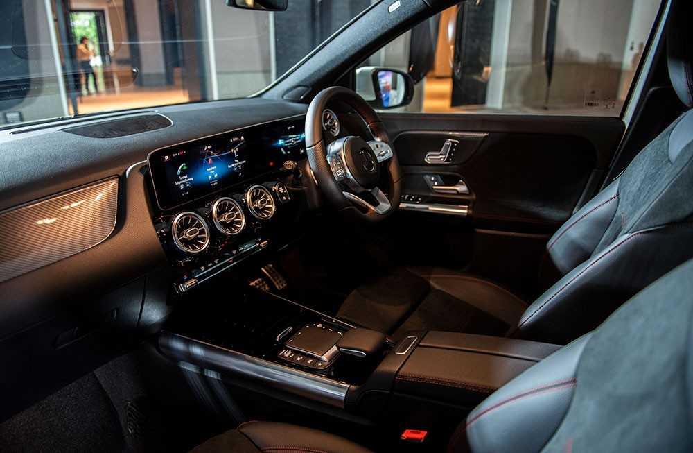 Mercedes Benz GLA SUV: Giá & Thông số 2023