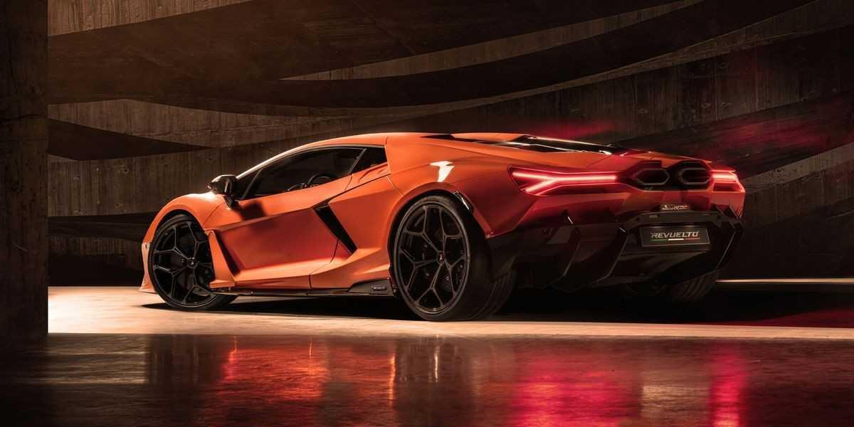 Lamborghini Revuelto 2024