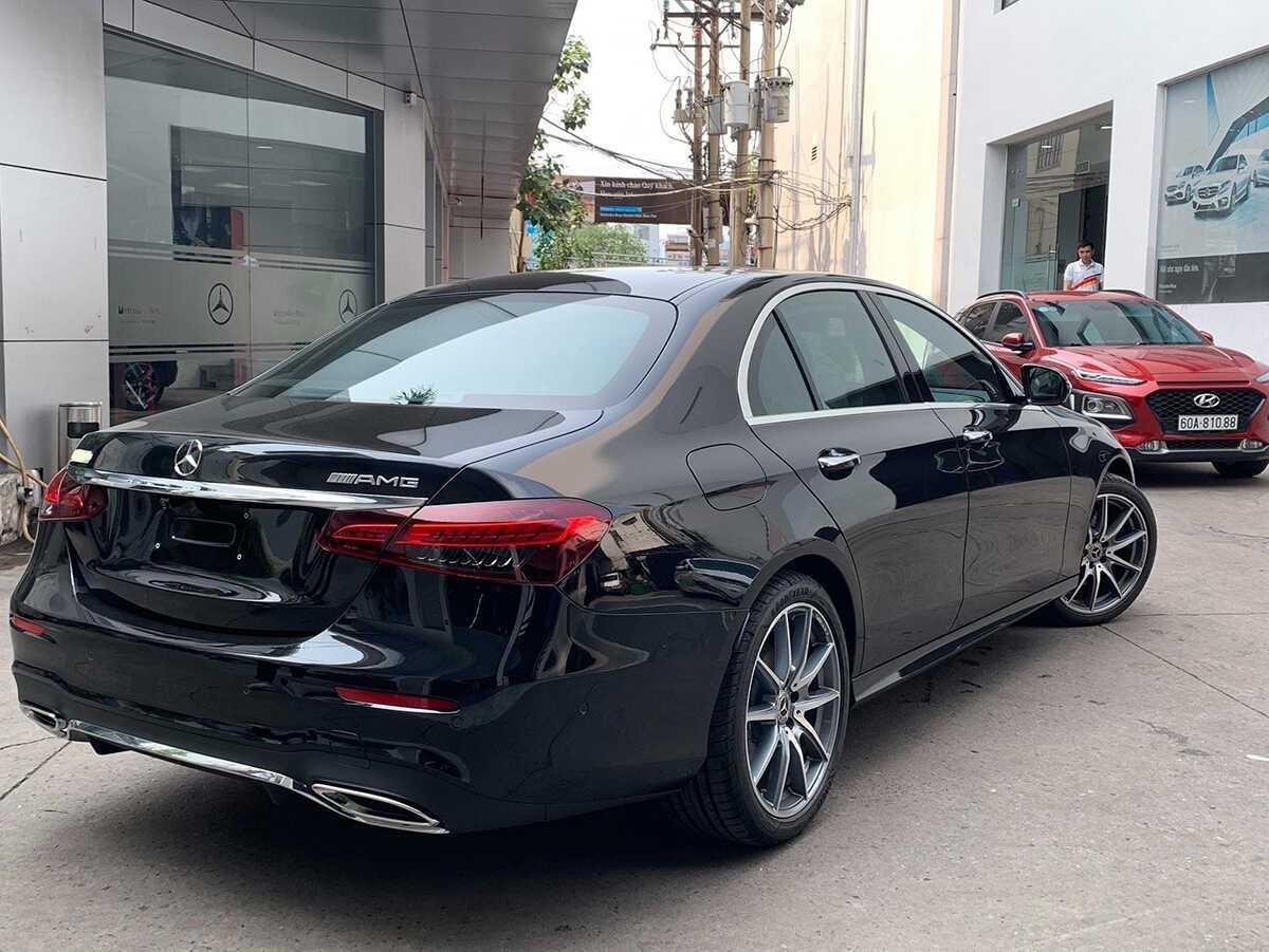 Mercedes E300: Giá & Thông số 2023
