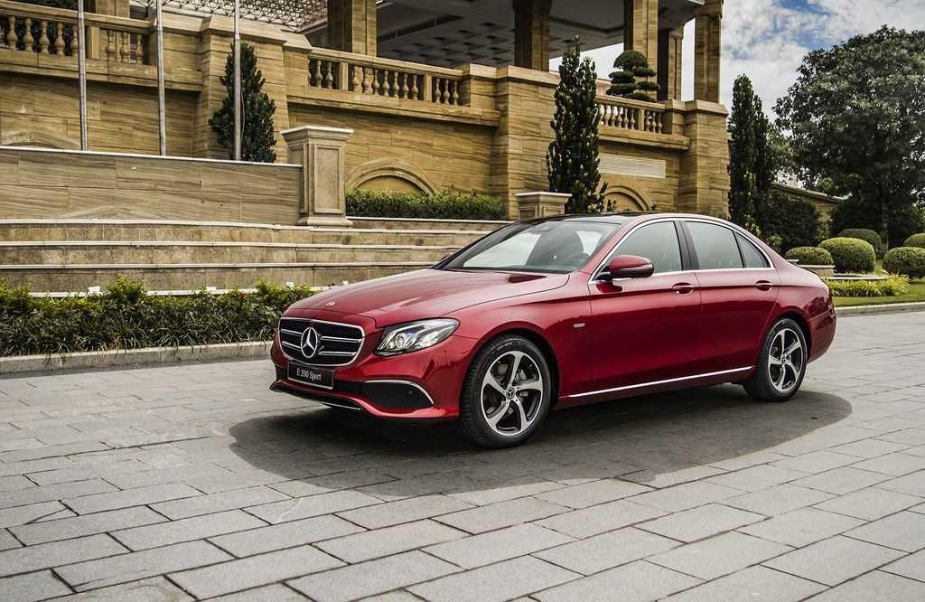 Mercedes E200: Giá & Thông số 2023