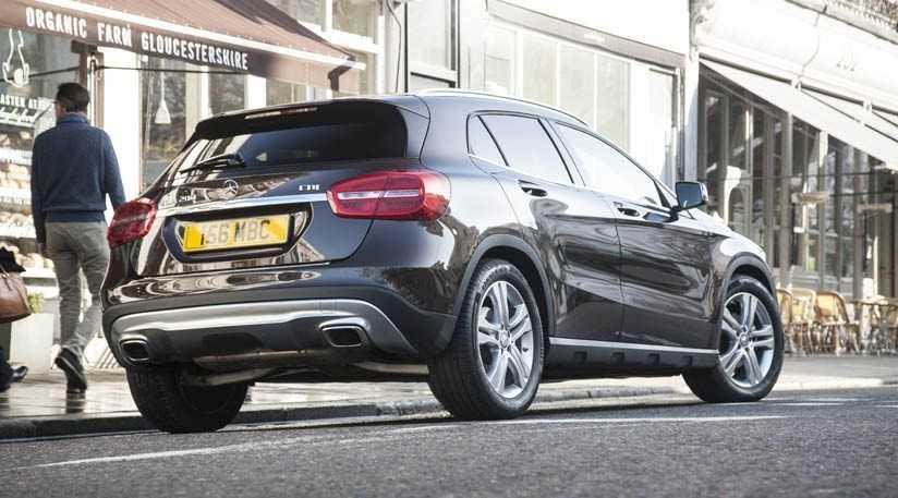 Mercedes Benz GLA SUV: Giá & Thông số 2023