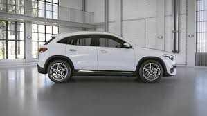 Mercedes Benz GLA SUV: Giá & Thông số 2023