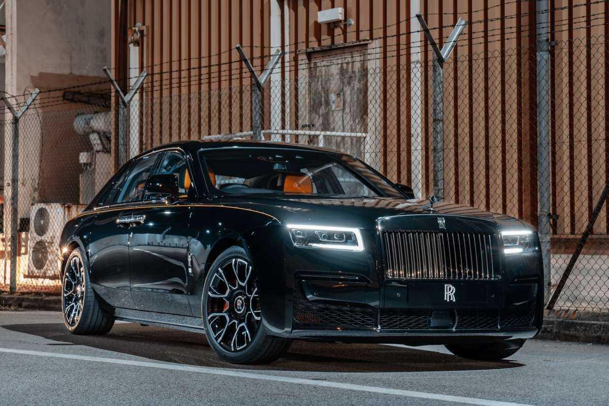 Rolls Royce Ghost Black Badge: Giá & Thông số 2023