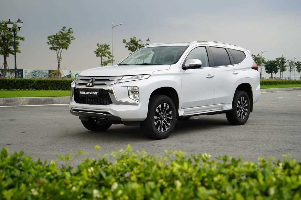 Mitsubishi Pajero Sport 2023: Giá & Thông số