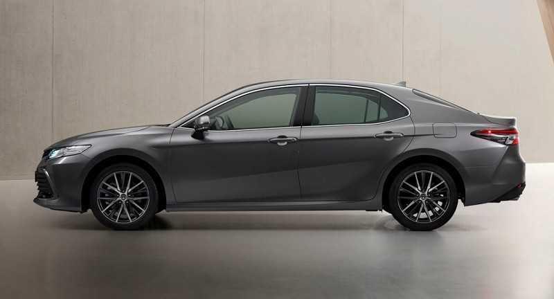 Toyota Camry Hybrid: Giá & Thông số mới nhất 2023