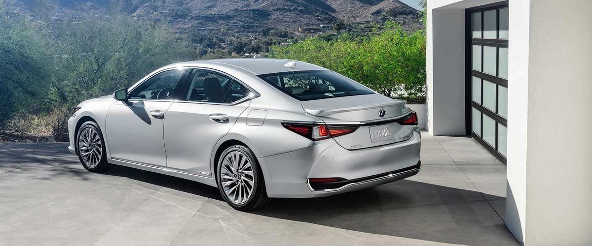 Lexus ES 300h: Giá & Thông số 2023 mới nhất