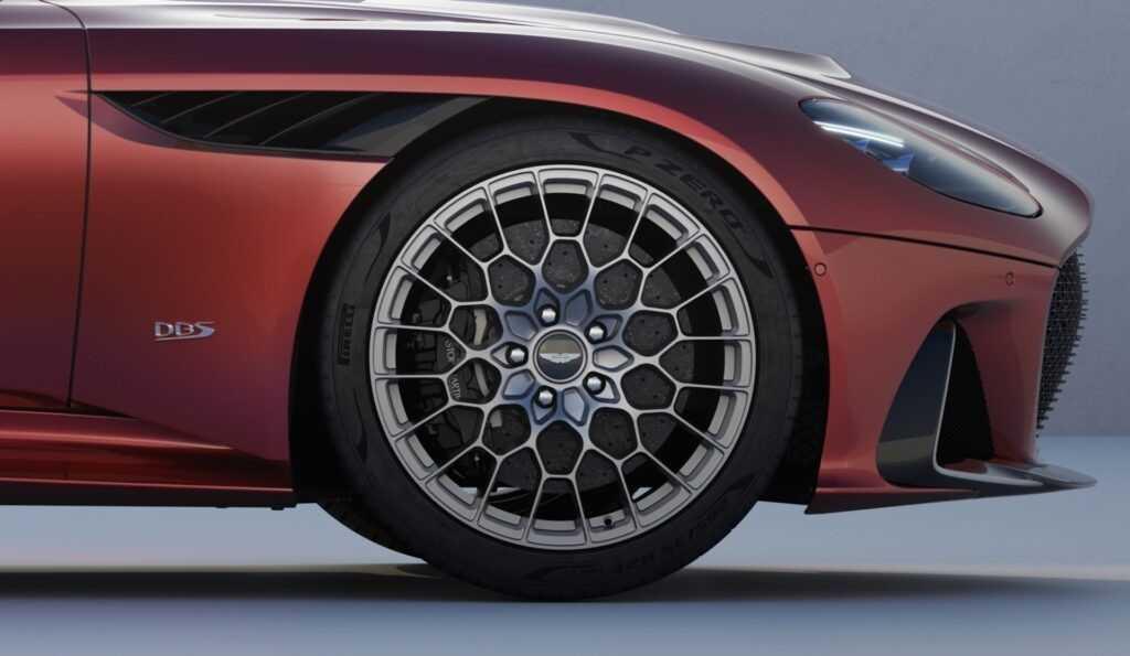 Aston Martin DBS 770 Ultimate Volante: chiếc xe nhanh nhất trong lịch sử hãng vừa ra mắt