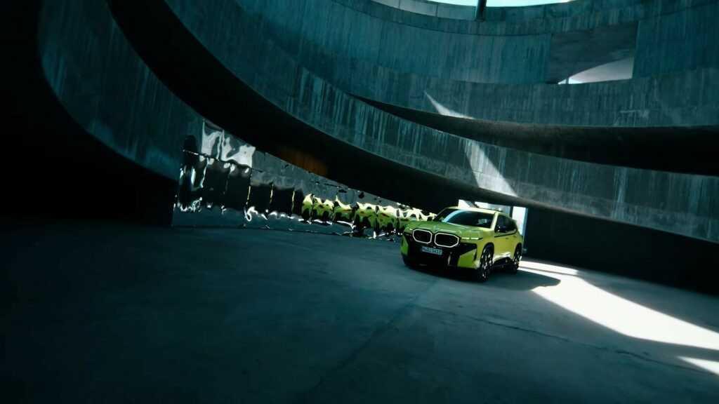 BMW XM 50e cơ sở xuất hiện, cung cấp phạm vi chạy điện lên đến 52 dặm