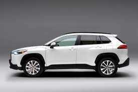 Toyota Corolla Cross xả hàng tồn, giá giảm mạnh tại Việt Nam