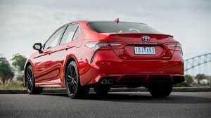 Toyota Camry Hybrid: Giá & Thông số mới nhất 2023