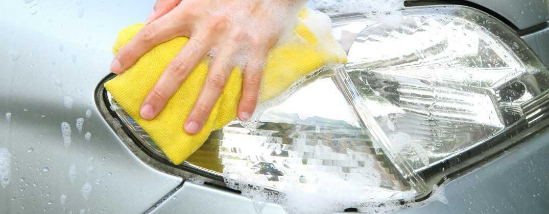 Bật mí mẹo vệ sinh đèn pha tại nhà cực dễ