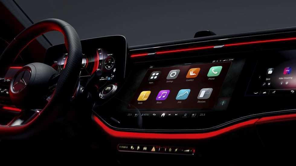 Mercedes-Benz E-Class 2024 học từ quá khứ, hướng tới tương lai