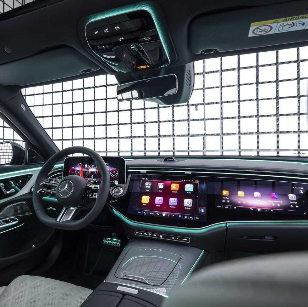 Mercedes-Benz E-Class 2024 học từ quá khứ, hướng tới tương lai