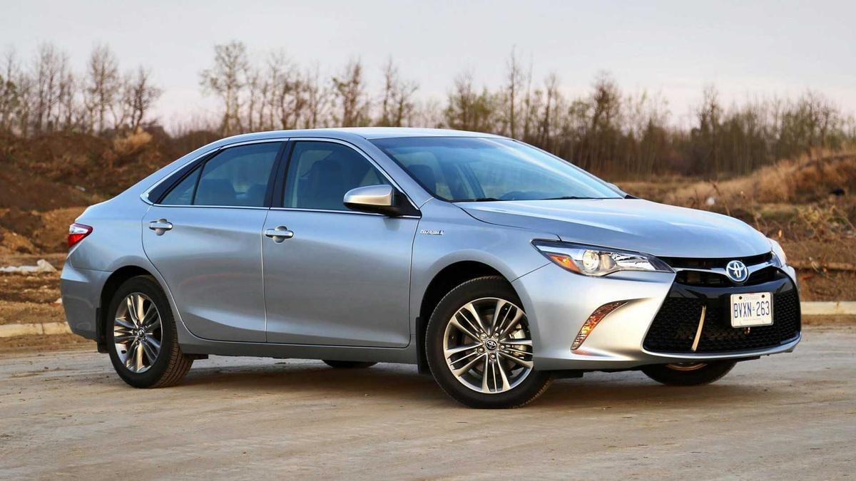 Toyota Camry Hybrid: Giá & Thông số mới nhất 2023