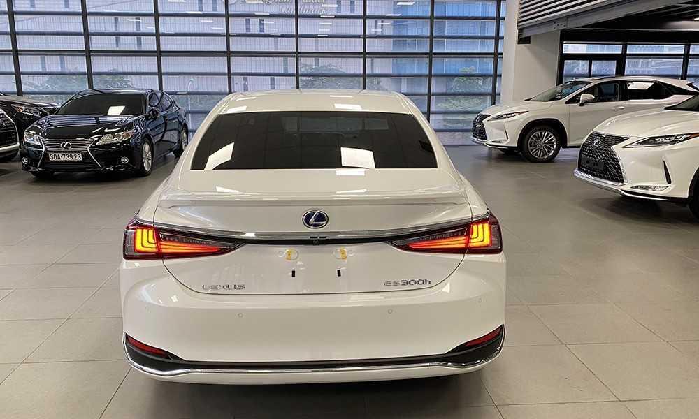Lexus ES 300h: Giá & Thông số 2023 mới nhất