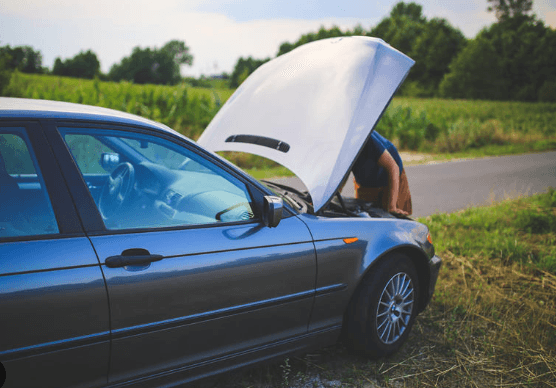 Cách "bắt bệnh" và xử lý xe ô tô bị chết máy giữa đường