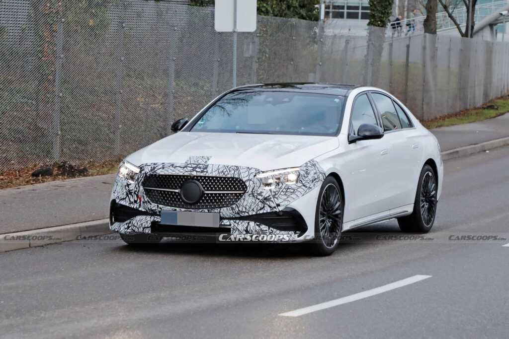 Hé lộ hình bóng Mercedes E-Class 2024 động cơ hybrid trước thềm ra mắt