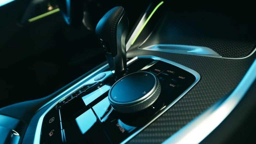 BMW XM 50e cơ sở xuất hiện, cung cấp phạm vi chạy điện lên đến 52 dặm