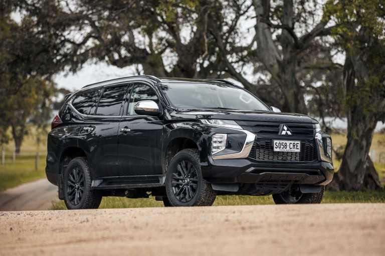 Mitsubishi Pajero Sport 2023: Giá & Thông số