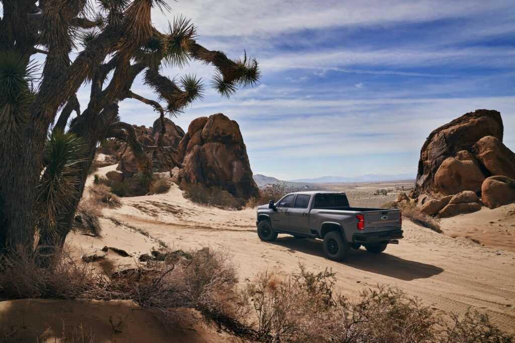 Chevrolet Silverado HD ZR2 2024 vượt mọi địa hình với bộ lốp 35 inch khổng lồ