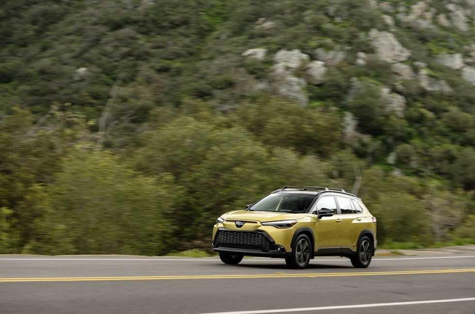 Toyota Corolla Cross Hybrid 2023: Thông số, Hình ảnh & Giá cả