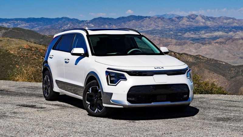 Kia Niro: Giá & Thông số mới nhất 2023