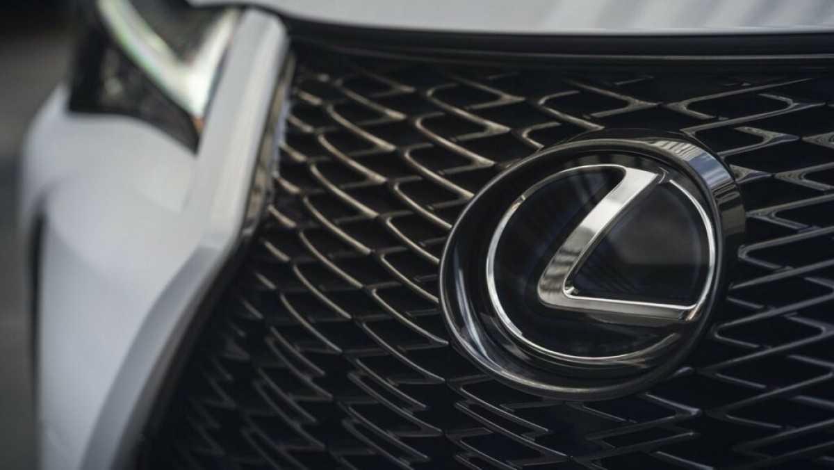Lexus UX 2024 biến động nhẹ tăng giá bán