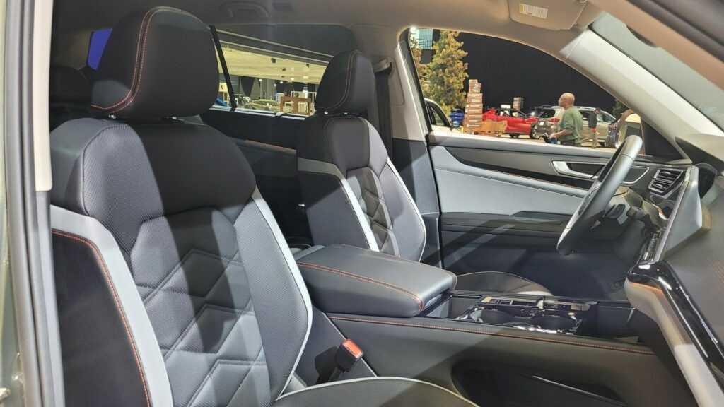 VW Atlas Peak Edition 2024 - Kiểu dáng chắc chắn và nội thất cao cấp