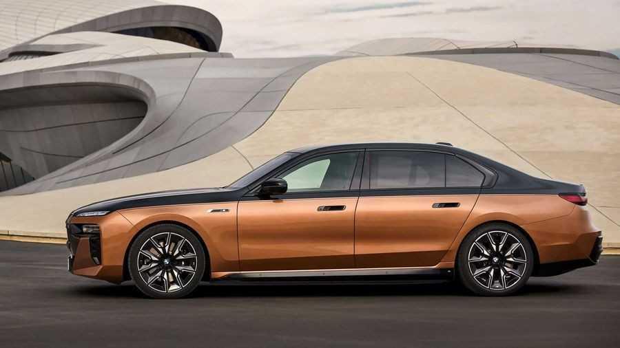 BMW i7 M70 xDrive 2024 ra mắt: Mẫu xe điện nhanh nhất của hãng?