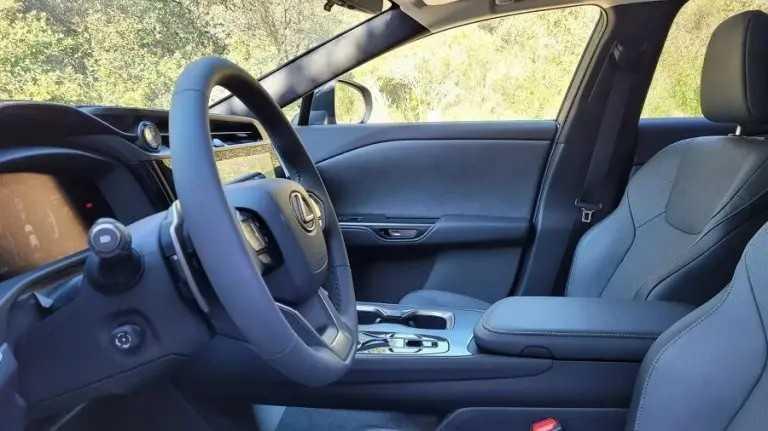 Lexus RZ 450e 2023: Thông số, Giá bán & Hình ảnh